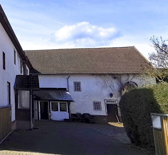 Wohnhaus mit Laden/Lagerfläche in Wehrheim Mitte