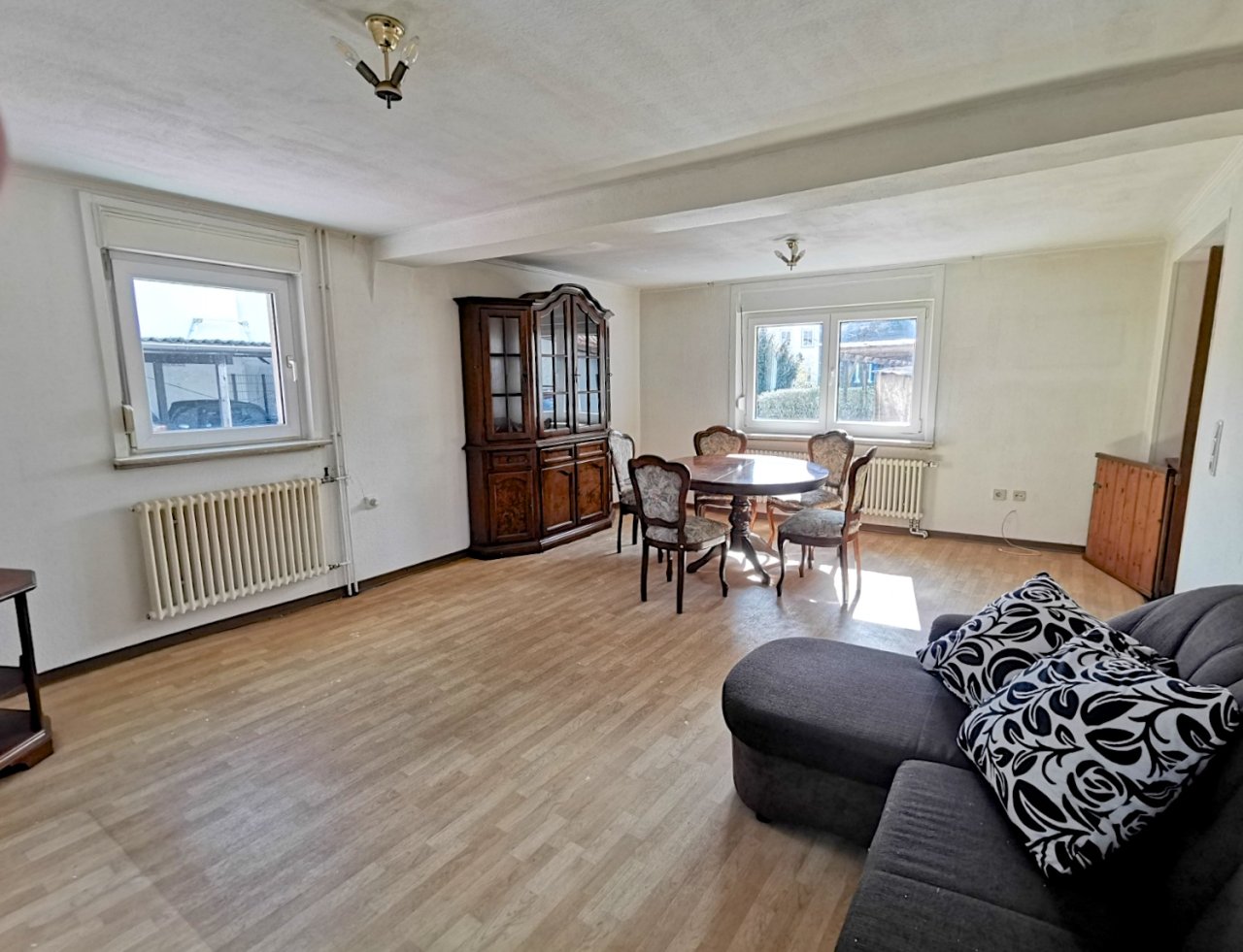 Wohnhaus mit Laden/Lagerfläche in Wehrheim Mitte