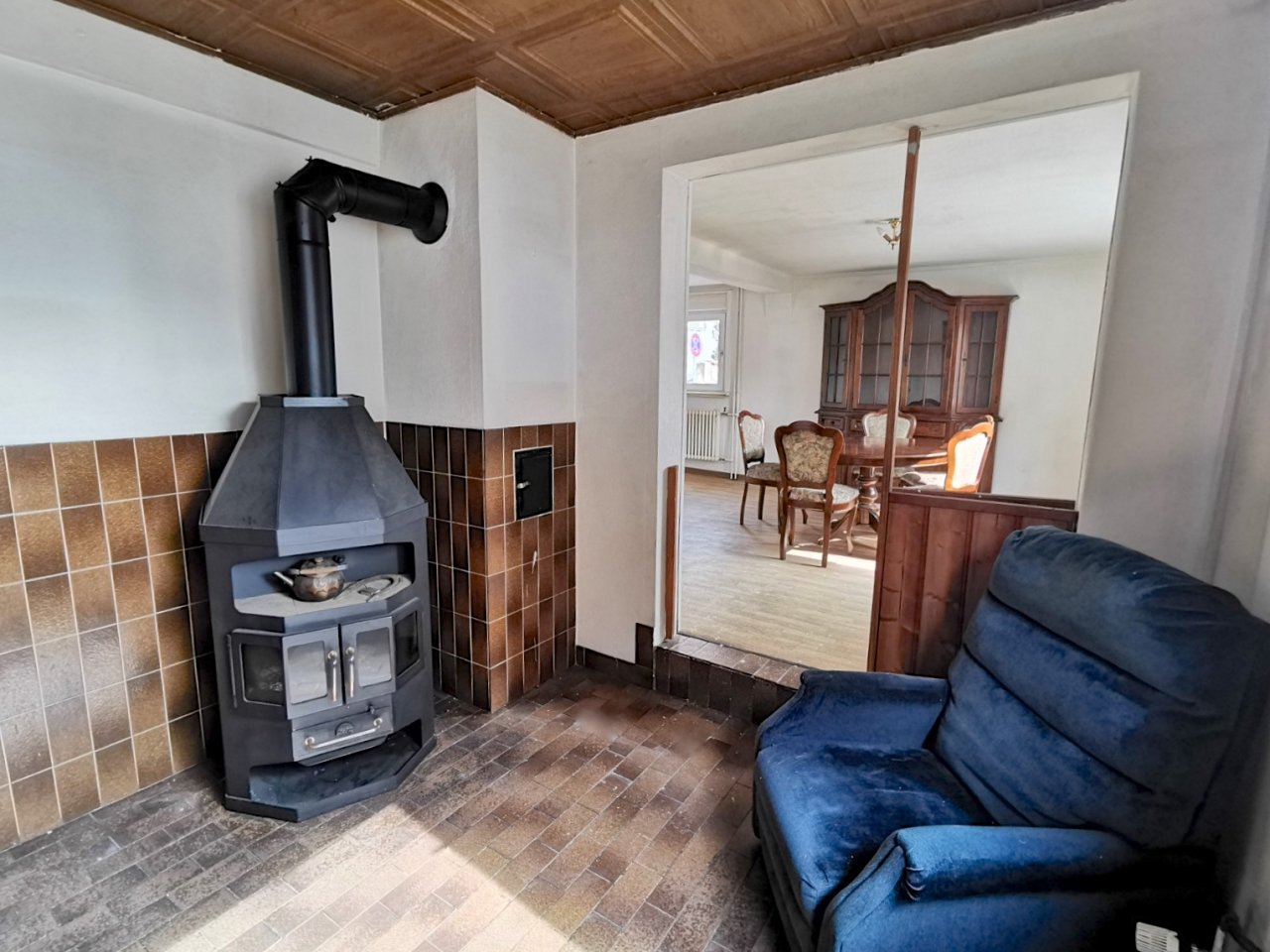 Wohnhaus mit Laden/Lagerfläche in Wehrheim Mitte