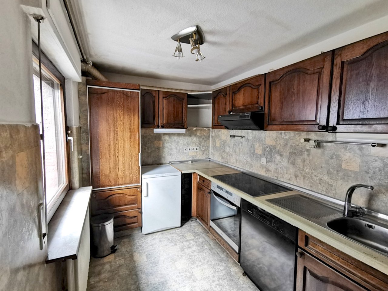 Wohnhaus mit Laden/Lagerfläche in Wehrheim Mitte