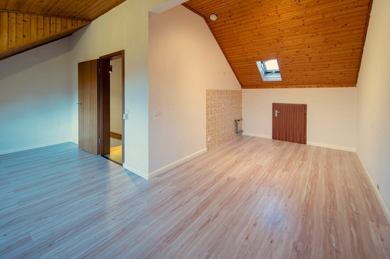 *Grosszügiges Reihenmittelhaus mit Garten in ruhiger Lage*