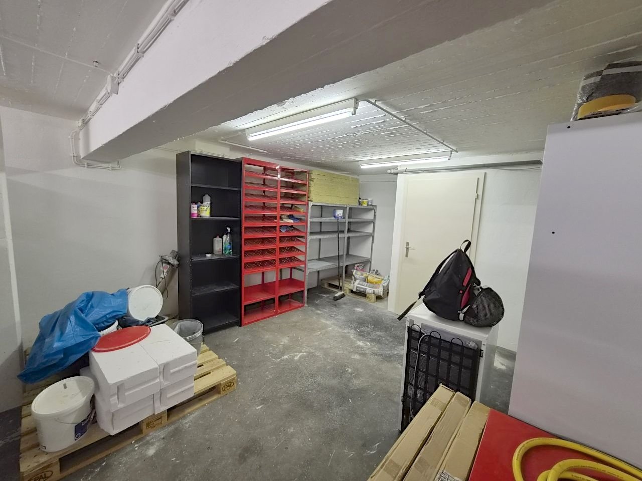 Saniertes Büro- und Lagerhaus in Bommersheim
