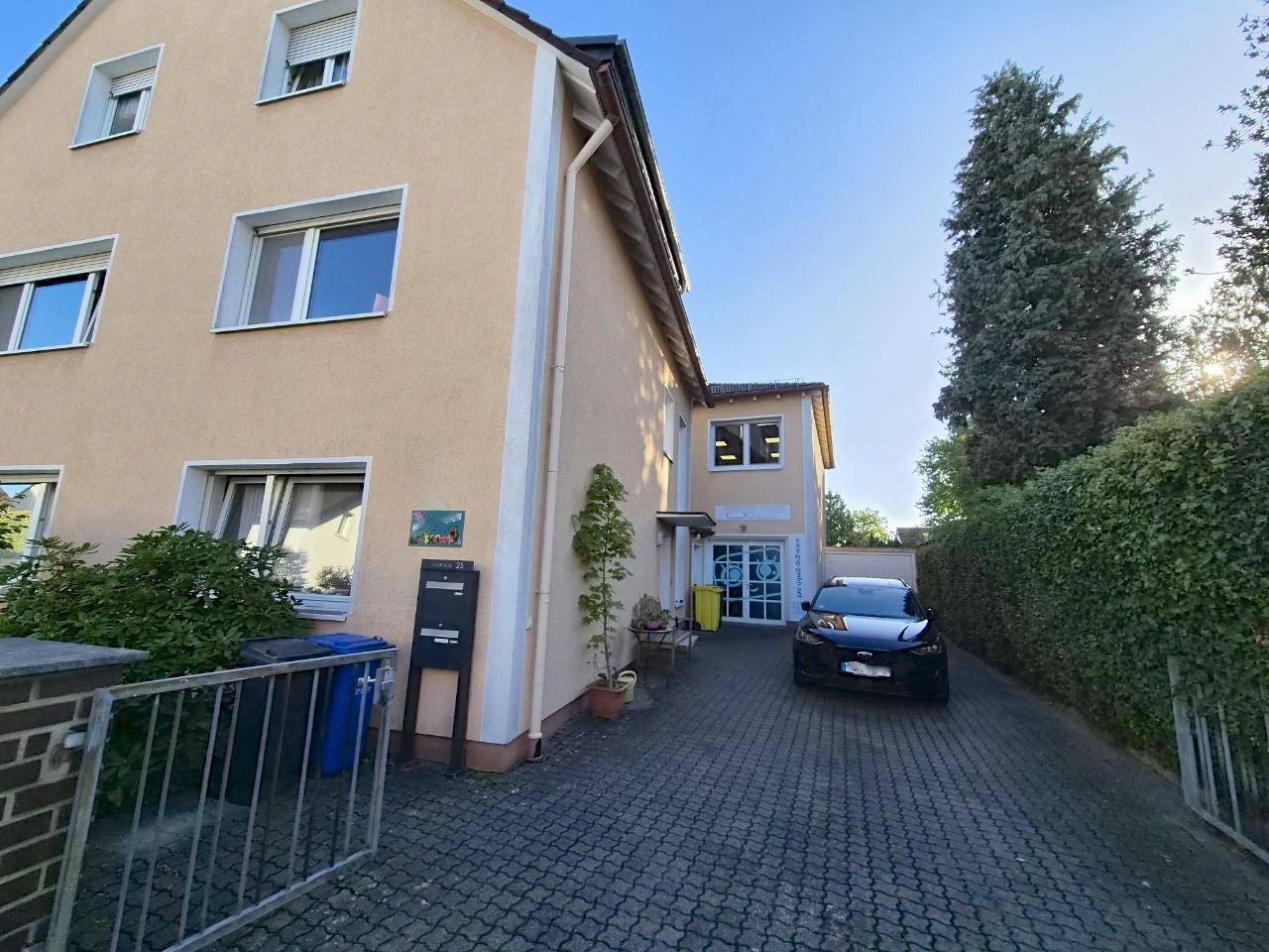 Saniertes Büro- und Lagerhaus in Bommersheim