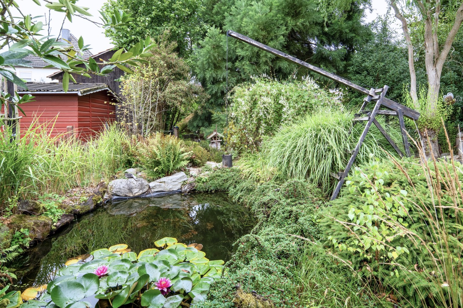 Garten mit Teich Garten mit Teich