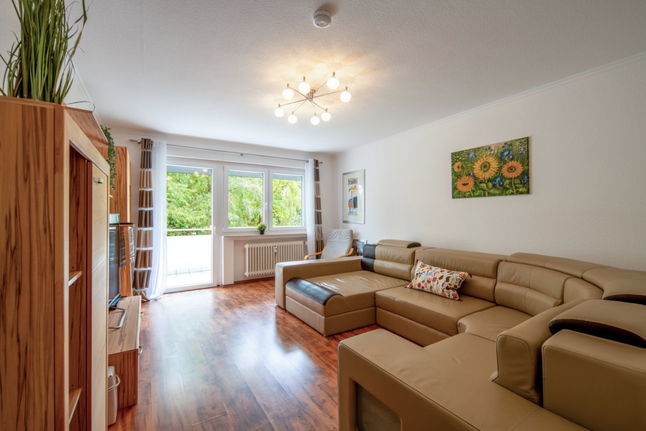 Wohnbereich mit Zugang zum Südbalkon Wohnbereich mit Zugang zum Südbalkon