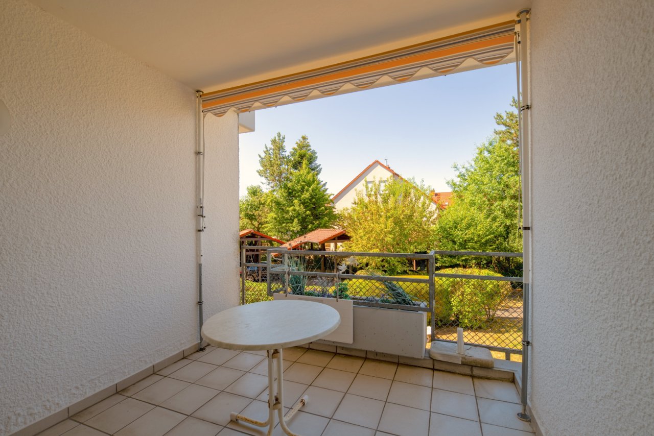 Sonnige Loggia mit West-Ausrichtung Sonnige Loggia mit West-Ausrichtung