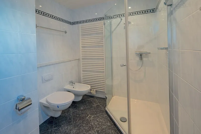 OG_Bad mit Dusche, *Grosszügiges Reihenmittelhaus mit Garten in ruhiger Lage*