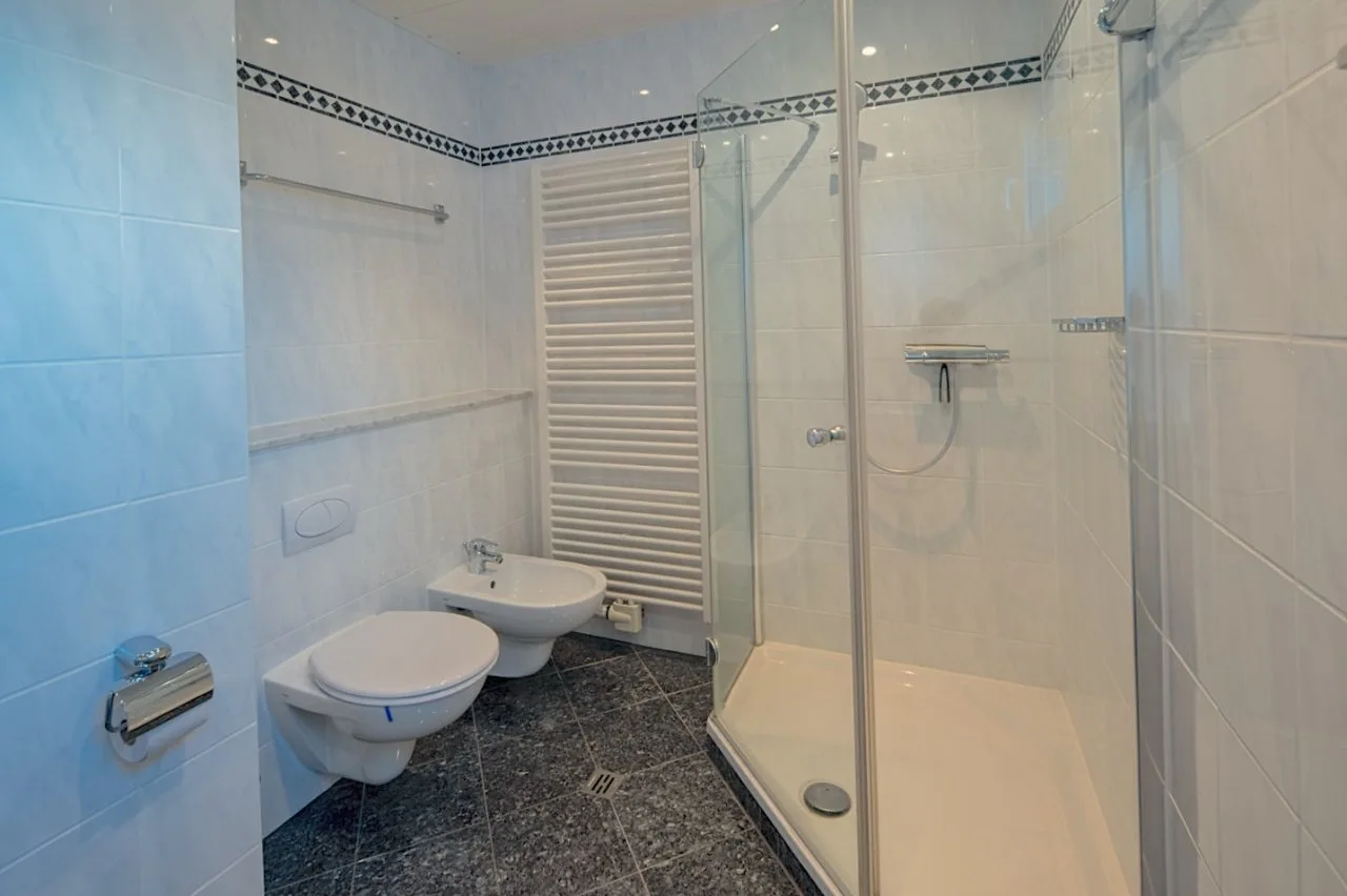 OG_Bad mit Dusche, *Grosszügiges Reihenmittelhaus mit Garten in ruhiger Lage*