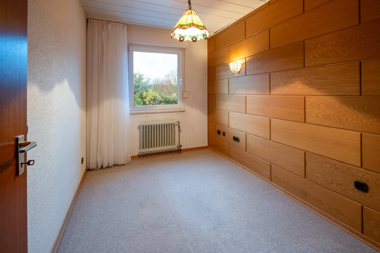 OG_Schlafzimmer 1, *Grosszügiges Reihenmittelhaus mit Garten in ruhiger Lage*
