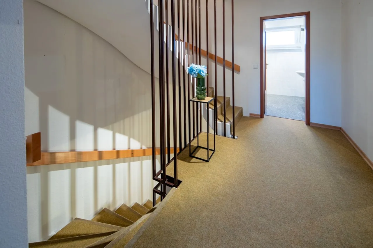 OG_Diele, *Grosszügiges Reihenmittelhaus mit Garten in ruhiger Lage*