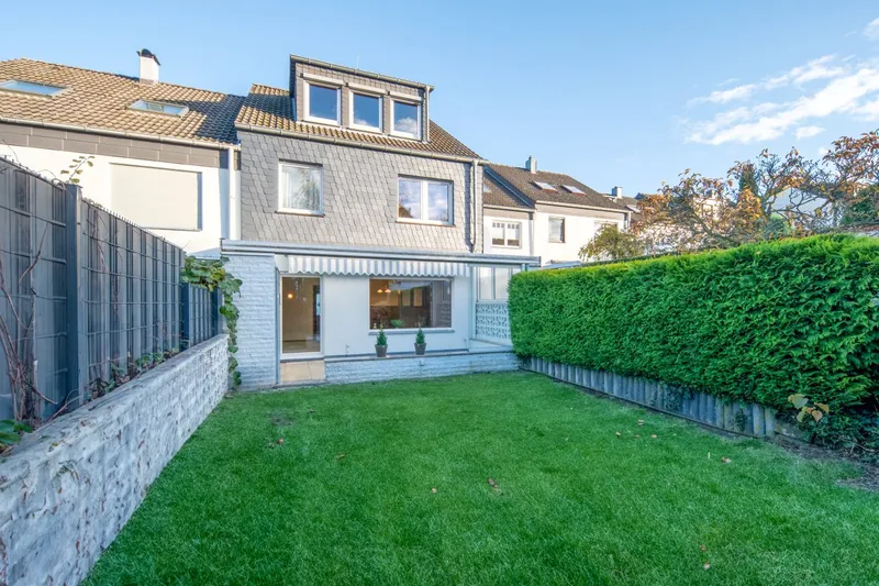EG_Gartenansicht, *Grosszügiges Reihenmittelhaus mit Garten in ruhiger Lage*