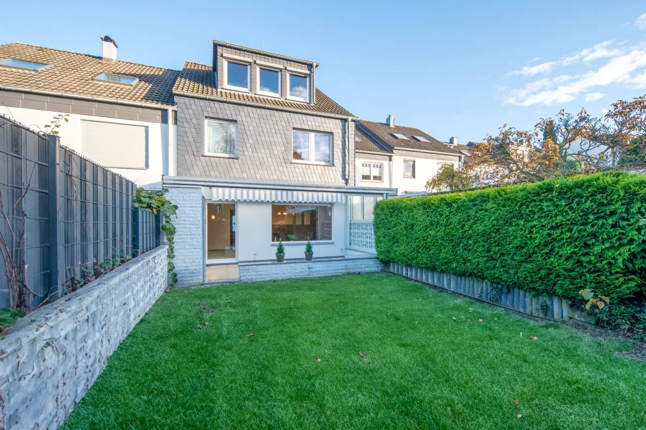 EG_Gartenansicht, *Grosszügiges Reihenmittelhaus mit Garten in ruhiger Lage*