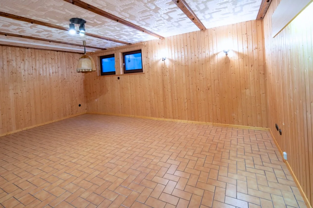 KG_Hobbyraum, *Grosszügiges Reihenmittelhaus mit Garten in ruhiger Lage*