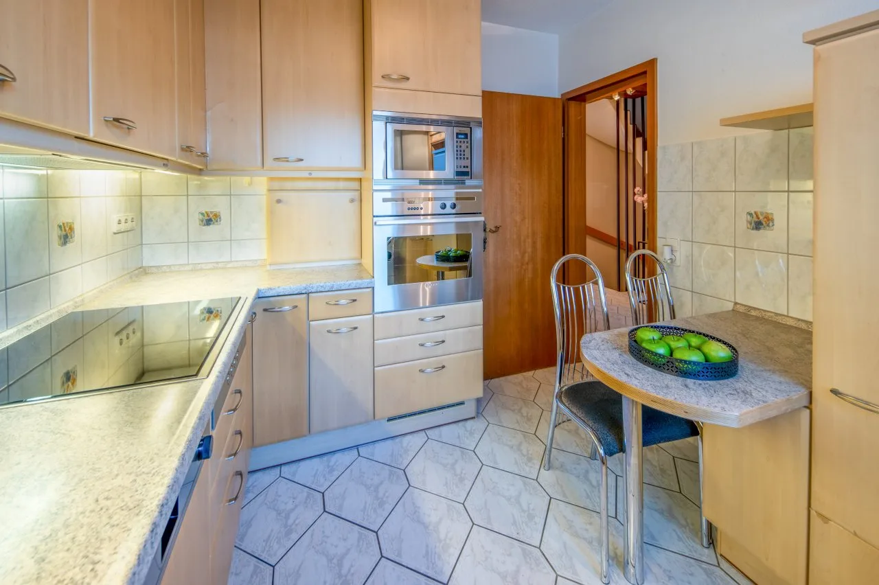 EG_Küche, *Grosszügiges Reihenmittelhaus mit Garten in ruhiger Lage*