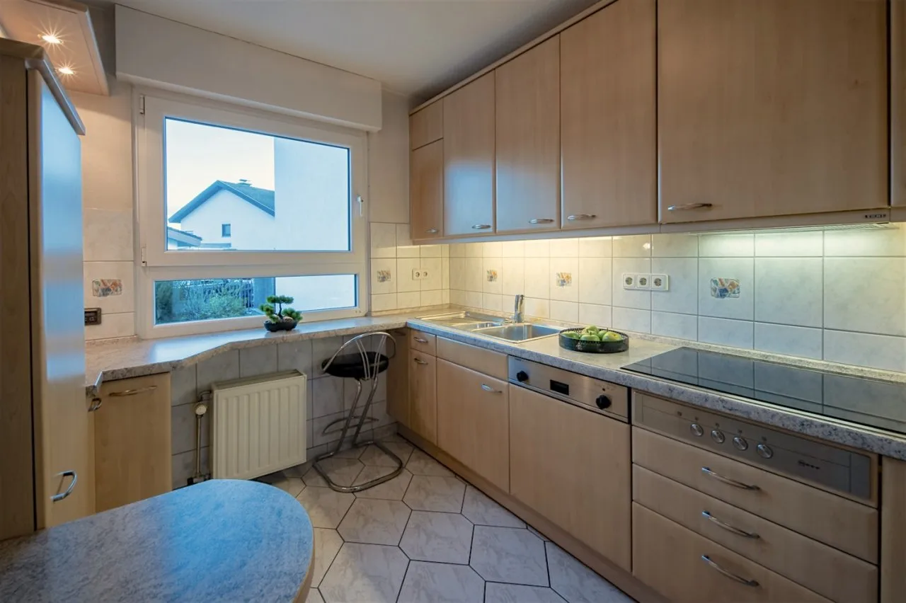 EG_Küche, *Grosszügiges Reihenmittelhaus mit Garten in ruhiger Lage*