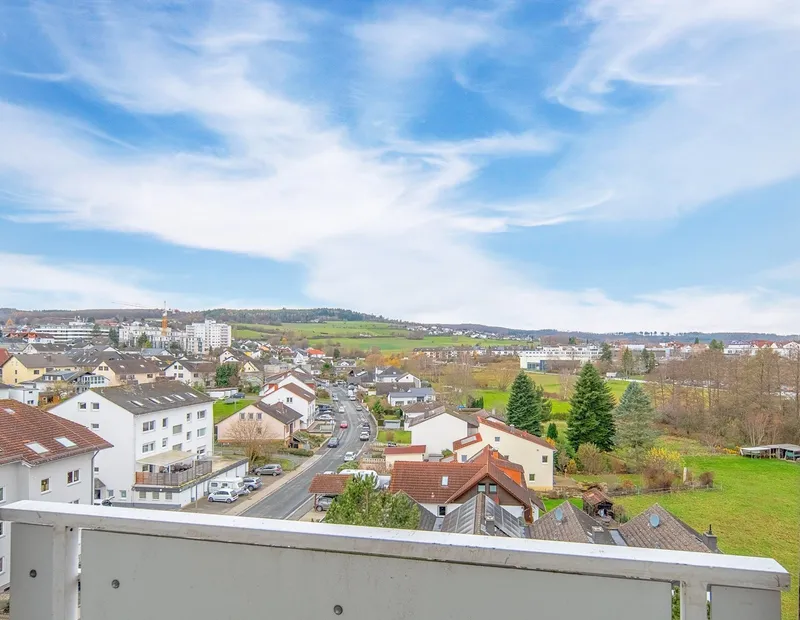 Ausblick Loggia, Über den Wolken ! 1-Zimmer-Apartment mit Fernblick/ Aufzug