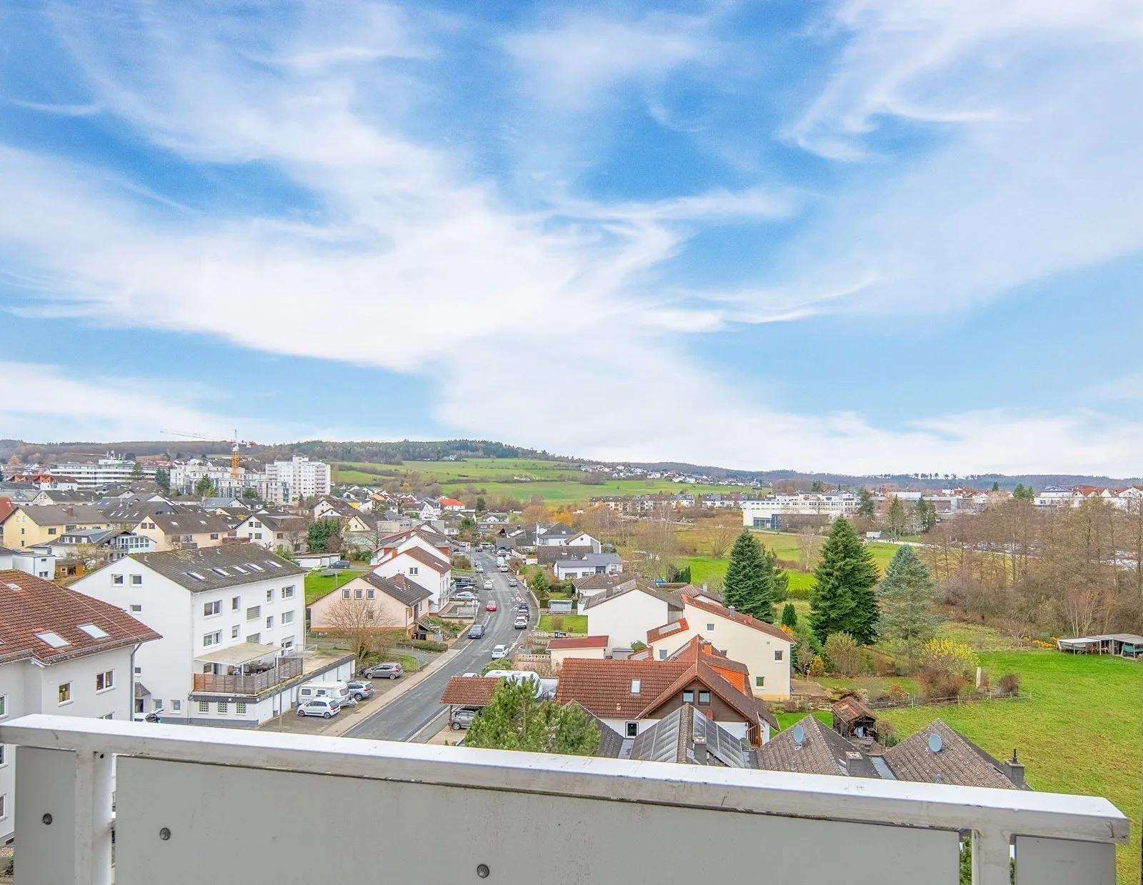 Ausblick Loggia, Über den Wolken ! 1-Zimmer-Apartment mit Fernblick/ Aufzug