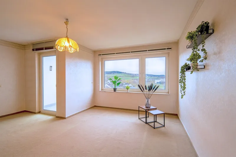 Wohnen/ Schlafen, Über den Wolken ! 1-Zimmer-Apartment mit Fernblick/ Aufzug