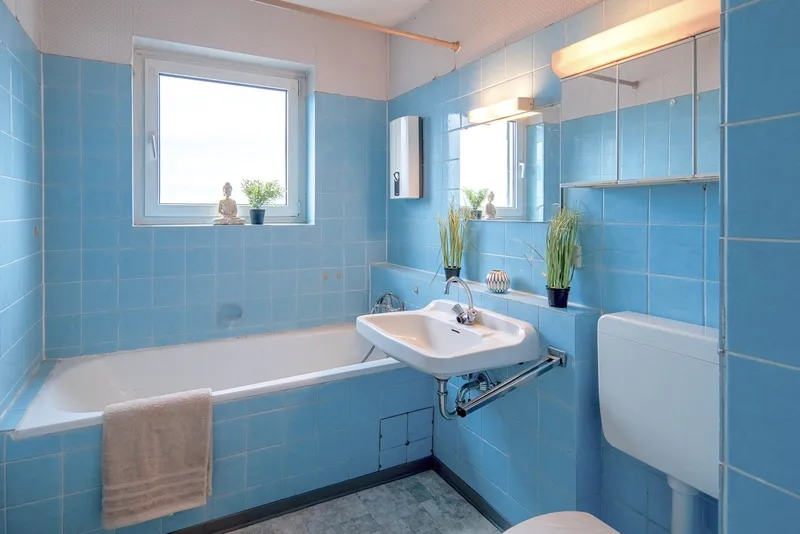 Badezimmer, Über den Wolken ! 1-Zimmer-Apartment mit Fernblick/ Aufzug