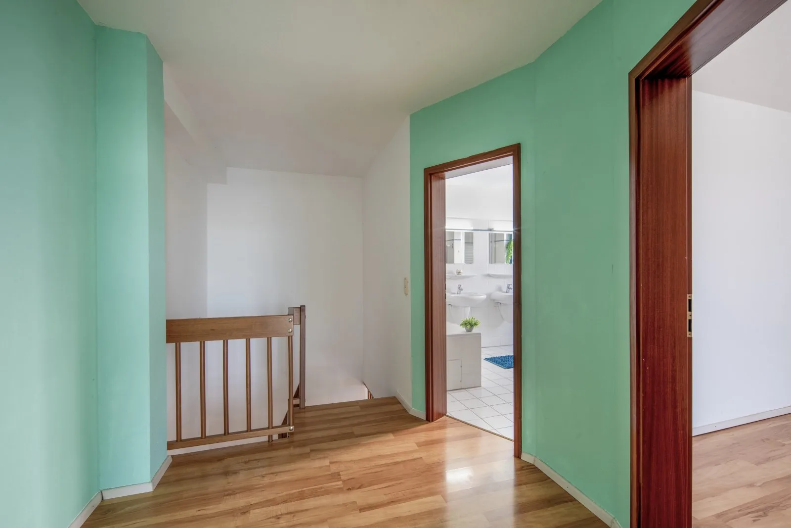 OG_Diele, 3-Zimmer / Wie im eigenem Haus *IDEAL FÜR PAARE + SINGLES*