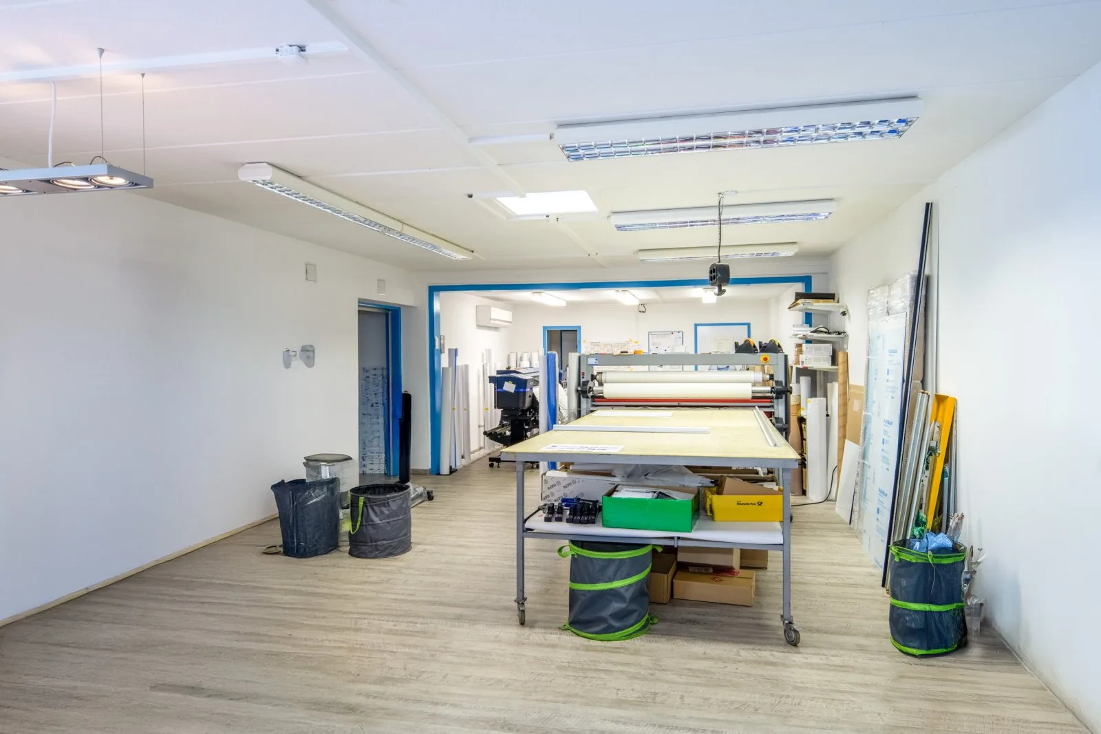 Anbau eingeschossig, TOP! Produktion/Lager/Büro + Stellplätze