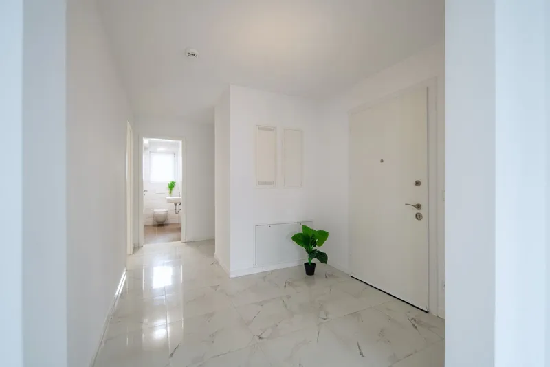 Eingangsbereich, Exklusive 4-Zimmer-Wohnung/3 -Familienhaus
