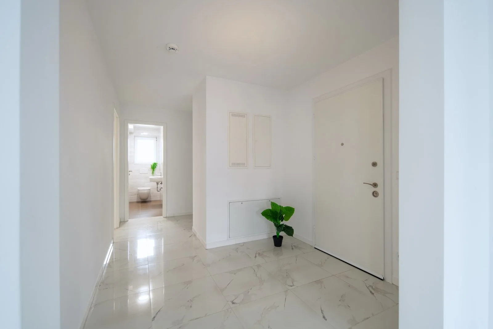 Eingangsbereich, Exklusive 4-Zimmer-Wohnung/3 -Familienhaus
