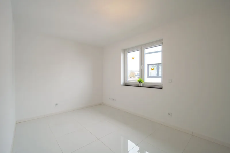 Schlafzimmer 2, Exklusive 4-Zimmer-Wohnung/3 -Familienhaus
