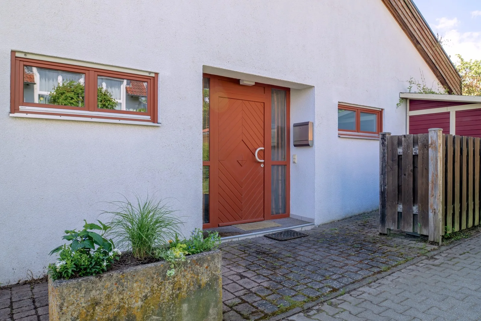 Eingang, Modernes + Altersgerechtes Wohnen mit Garten + 3 PKW Stellplätze