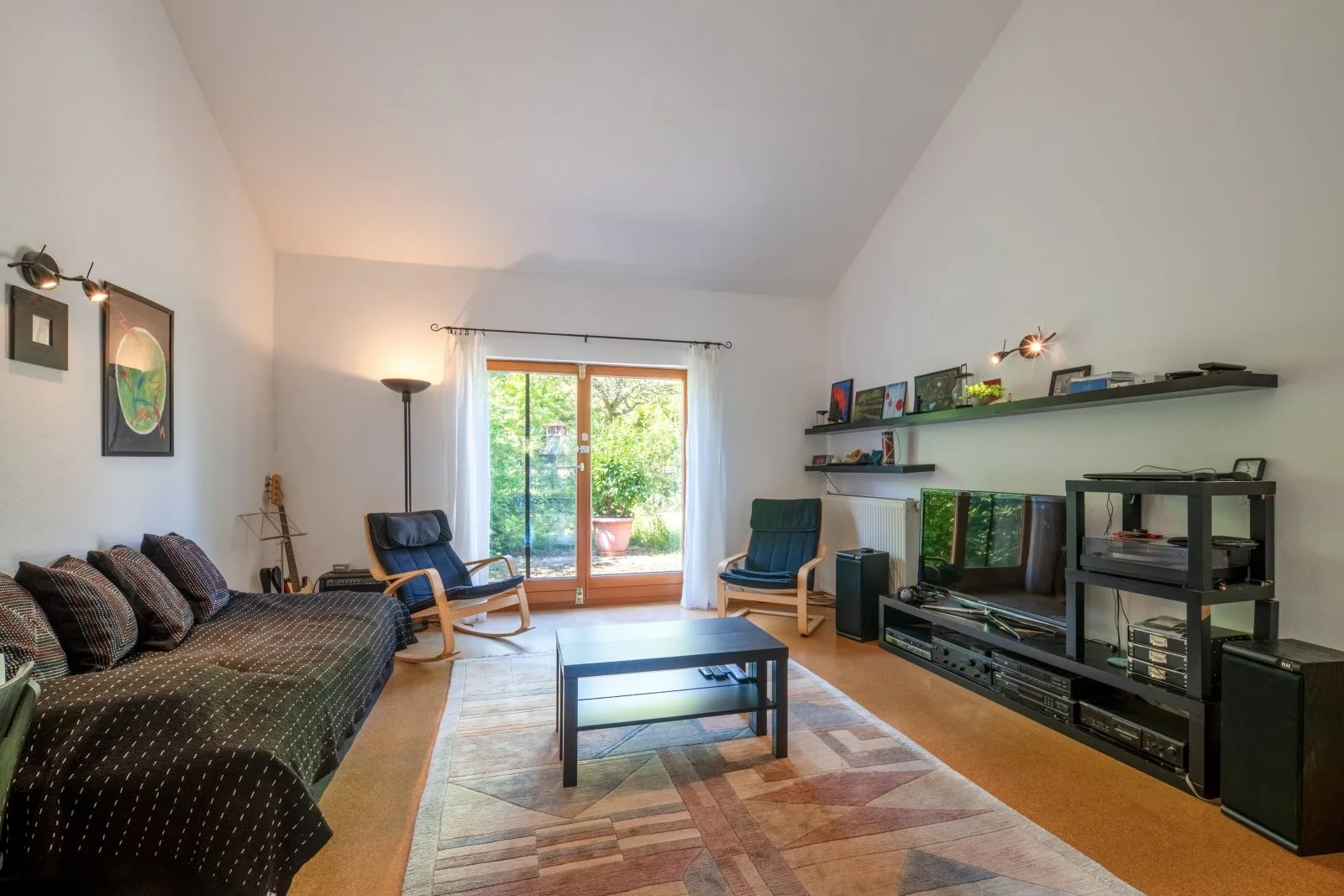 Wohnzimmer_EG, Modernes + Altersgerechtes Wohnen mit Garten + 3 PKW Stellplätze
