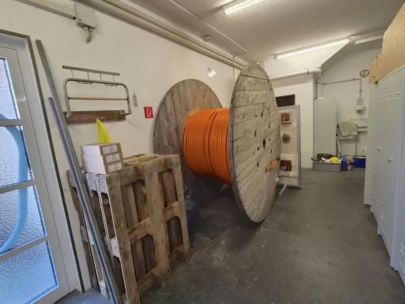 EG_Eingang Lager, Saniertes Büro- und Lagerhaus in Bommersheim